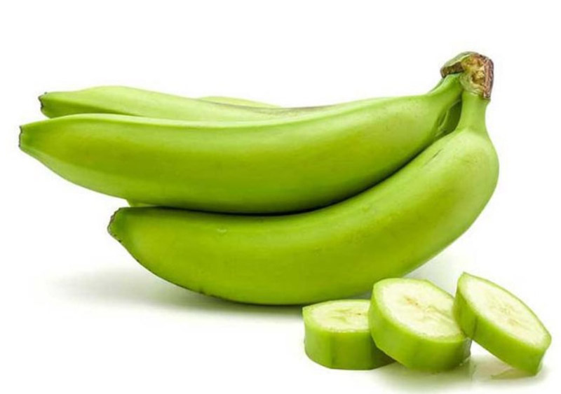 Cắt chuối thành từng lát và chà xát lên vị trí da bị bệnh