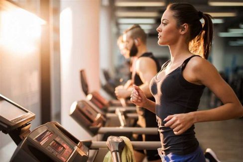 Đau vai gáy có nên tập gym không? - Bị đau gáy khi tập gym khiến nhiều người lầm tưởng mình không phù hợp với tập gym