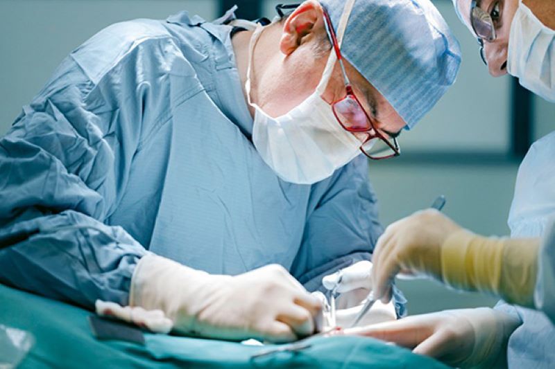 Xuất tinh sớm không thể điều trị bằng nội khoa thì buộc phải tiến hành phẫu thuật can thiệp