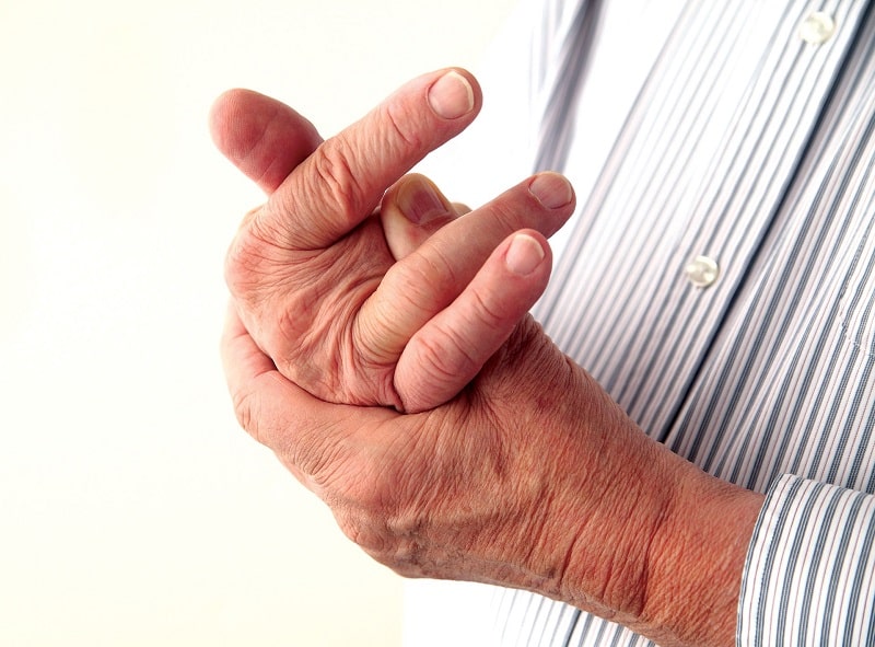 Trật khớp ngón tay là một chấn thương rất thường gặp do tay cần hoạt động rất nhiều