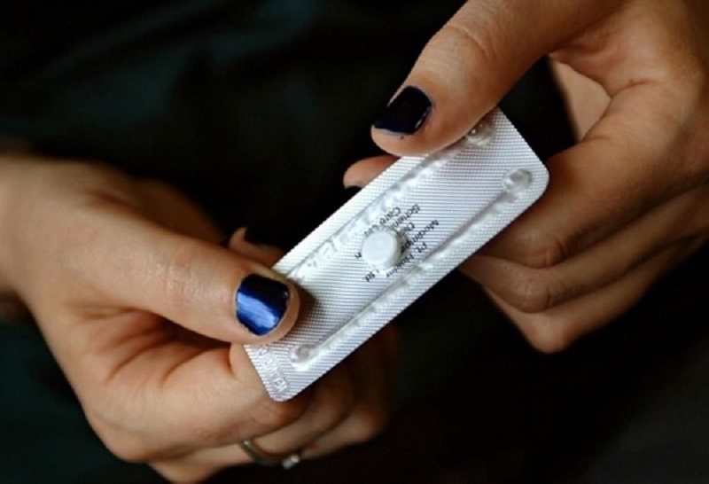 Uống thuốc tránh thai là một trong nhình thức kiểm soát sinh phổ biến