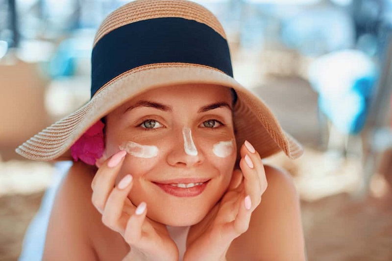 Trong quá trình trị tàn nhang, bạn nên bảo vệ da cẩn thận để tránh cho da bị kích ứng