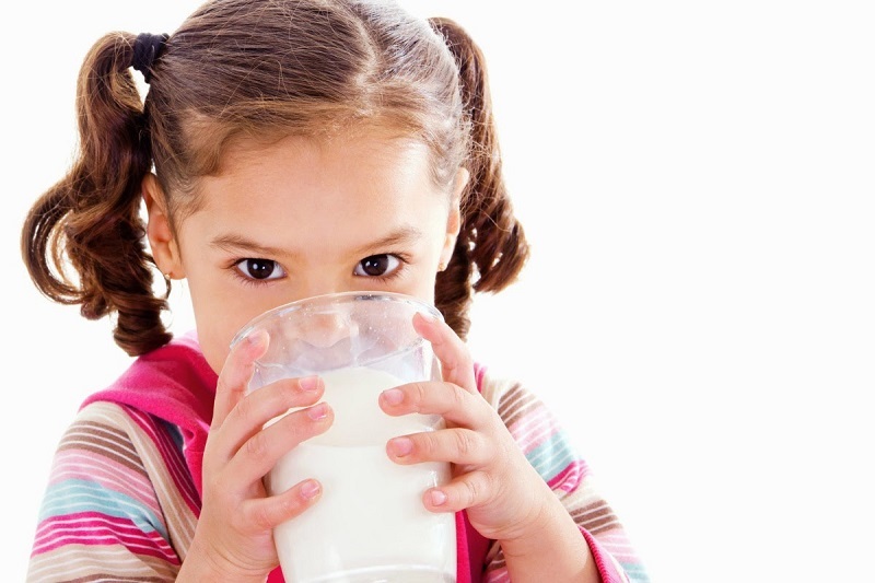 Khi sử dụng sữa tăng chiều cao cho bé 1 tuổi mẹ nên tham khảo ý kiến chuyên gia dinh dưỡng