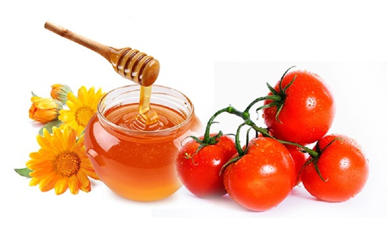 Mặt nạ cà chua, mật ong giúp điều chỉnh sắc tố da, làm mờ vết sạm nám hiệu quả
