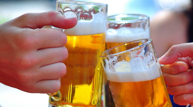 Rượu bia, chất kích thích là một trong những yếu tố khiến tbệnh khó chữa lành