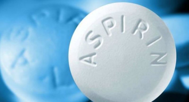 Ngoài công dụng giảm đau, aspirin còn chứa acetylsalicylic acid có công dụng làm sạch nang lông và loại bỏ vi khuẩn gây mụn