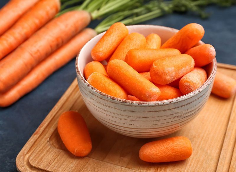 Cách trị mụn bọc ở cằm bằng cà rốt được nhiều người ưa chuộng